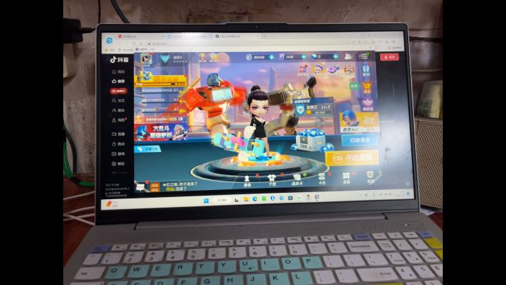 当代女特工的攻击方式。截图