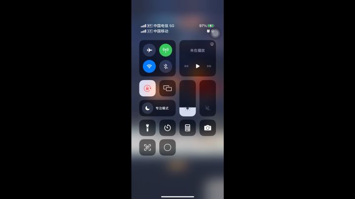 大佬们，我这里第三回合为什么会直接死掉，大师兄第二个带的土鼎截图