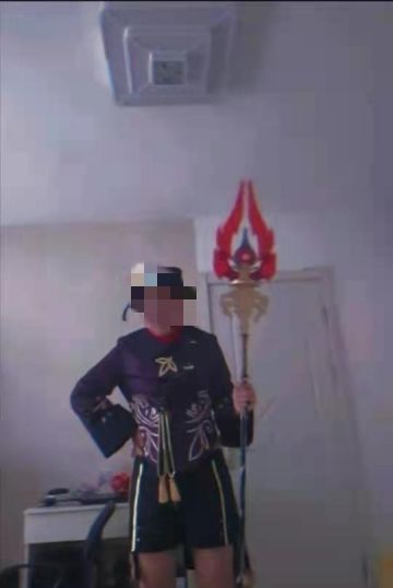 硬核cos(́ಢ.౪ಢ‵)