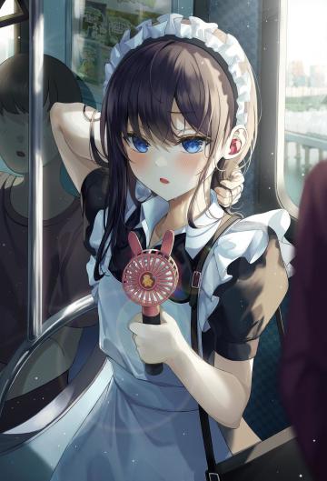 感觉地铁很热的女仆