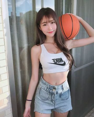 【打boss攻略】初期5辆车扛伤害，保着输出不死，能站得住就行，资源全部给输出，其他人尽可能多的去打毒，毒是压制血量的，毒不死人的，最后10%左右血量就看你输出的了，收不了尾一切白搭