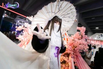 来漫展，看小月！