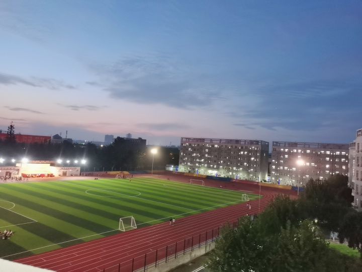 晚风，操场，少年，就很美好截图
