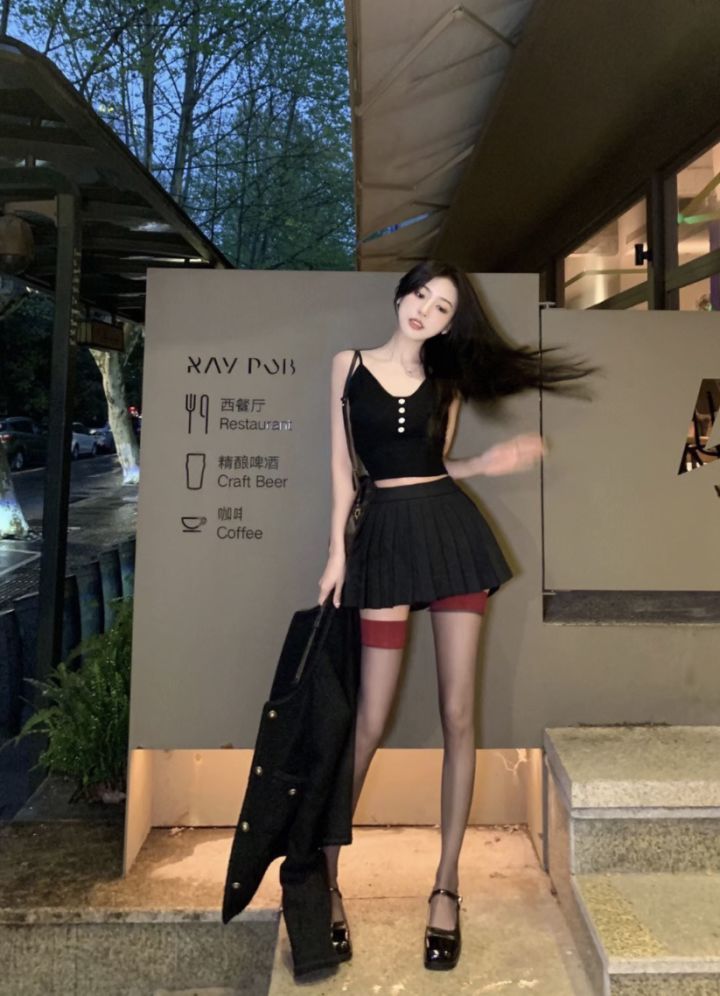 好好看的小姐姐哦 肤白貌美 大长腿 爱啦爱啦截图