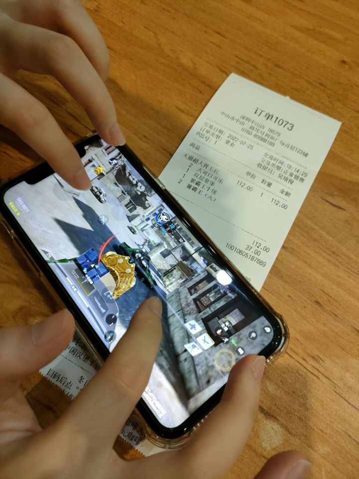 教女朋友用mac10拷打人机哈哈哈哈哈哈哈截图