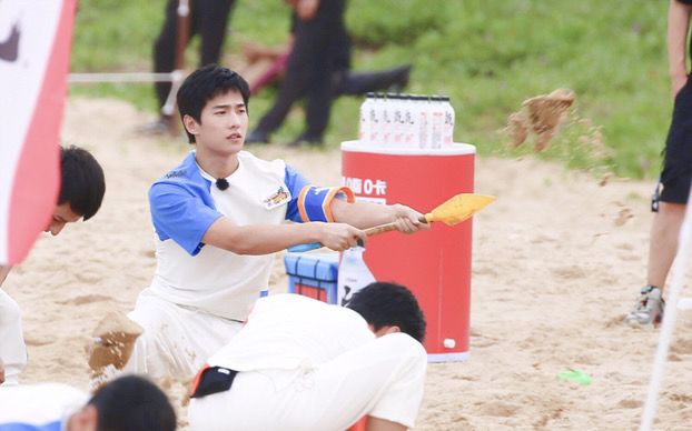杨小满/.截图