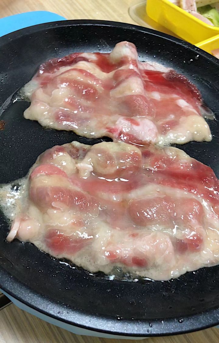 蒜片配烤肉，真的绝了截图