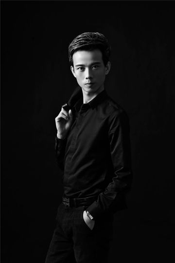 《狼人杀》主播李锦 百万年薪加盟官狼星主播