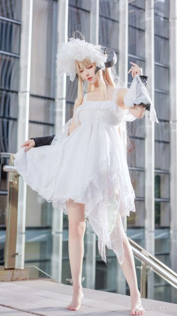 cos：明日方舟​夜莺【skade三周年泳装】@阿音