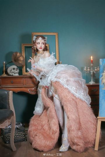 cos：你的专属福利！《第五人格》贝拉夫人