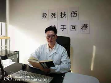 是时候，公布哎老基的真实身份了。