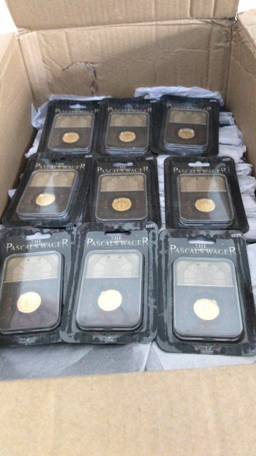 一箱挑战币已经送达CJ现场，等你来拿！