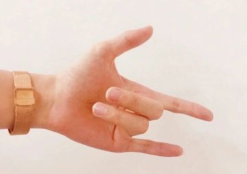 和平手势 只需两步！开启狂欢派对！