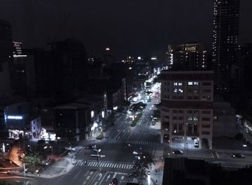 旧年随风去 曙光现云间