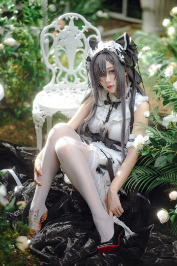 碧蓝航线奥古斯特·冯·帕塞瓦尔【女仆魔女】cosplay正片，「在无法醒来的梦里永远挣扎吧。」