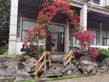 搬了个场地，等待公测