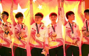 【安排】LOL中国含泪夺冠，谁还记得那个用脚吊打中国的棒子？