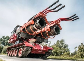 无敌灭火小能手？不不不，是泳装水炮啦！！