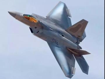 歼20威龙 VS F-22猛禽，隐身战斗机哪家强？