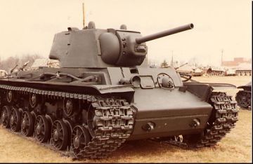 同人逼疯官方的元宵节？KV-1K坦克向您问好！