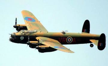 正在制作“兰开斯特轰炸机”（英文：Avro 691 Lancastrian）