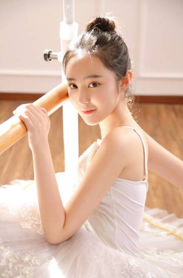 狮皇出征拔刀，号令群魔镇妖；霸仙子杀神挡，朕！！只要那凡人。