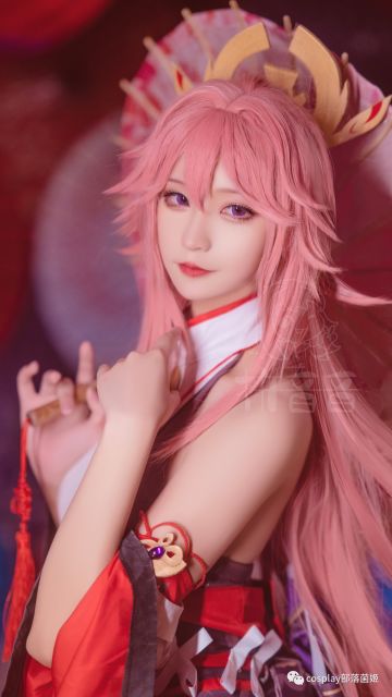cos：原神八重神子cos正片@拼音音，这可是兼具智慧与美貌屑狐狸