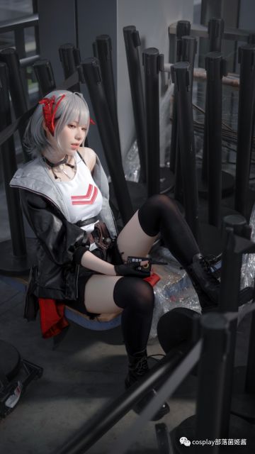 cos：明日方舟Wcos正片@爵冷，痞帅的小姐姐