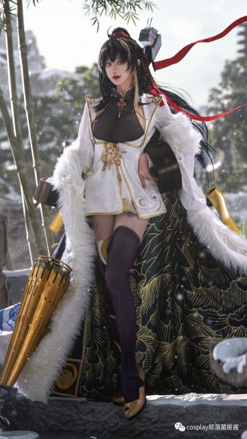 cos：碧蓝航线滨江cos正片@露儿，柔美身姿中的英姿飒爽