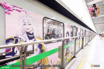 《刀剑乱舞-ONLINE-》刀剑男士主题专列亮相上海地铁站