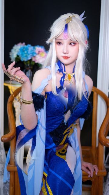 原神凝光cosplay正片，那温柔凝望的瞬间里藏着那份特有的气质
