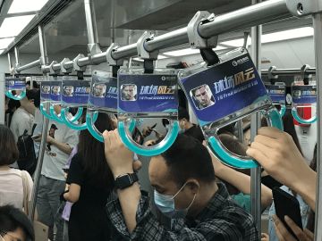 吹响“欧洲杯”狂欢号角，疯狂体育首发《球场风云》地铁专列