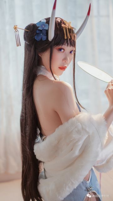 cos：碧蓝航线能代·冬雪沁香cos正片​@夜夜泡在奶茶里，我喜欢安静、能让人心安的地方