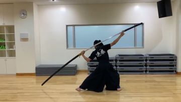 2米长的大太刀 拔刀收刀演示