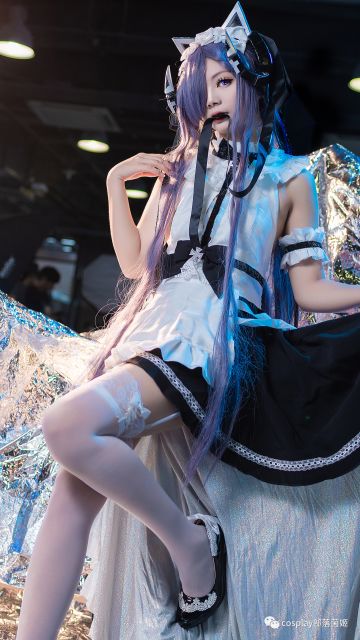cos：碧蓝航线奥古斯特场照@煜愔，喜欢撒娇的女仆最可爱
