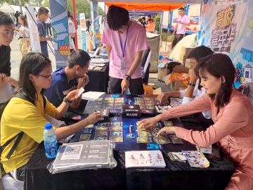 图集 | 一场《狼人对决》桌游与高校同学的亲密接触！