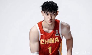 【体坛速报0803】曾凡博与篮网签下一份合同