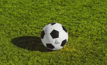 【足球趣味冷知识】足球上为啥是12块黑皮+20块白皮？