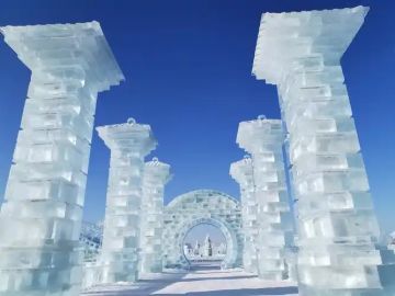 喜欢雪又怕冷的有福了！先来《异星漂流》预习一下冰雪大世界！