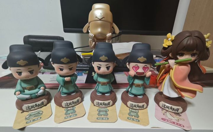奖杯和整套手办,开箱!截图