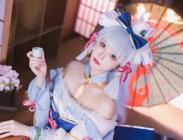 网红跨界Cosplay，《原神》神里绫华亮相，网友直呼：太像了！