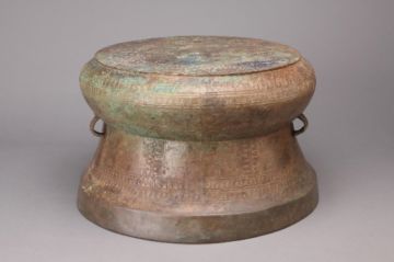 博物偃武丨一面铜鼓，三重使命。听它讲述祭祀、军令与权柄的故事