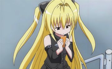 雪景配美人甚是养眼，海外人气Coser扮演《出包女王》金色暗影