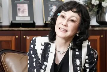 最会搞瑟瑟的日本游戏公司，如何被一个女人捧上神坛？