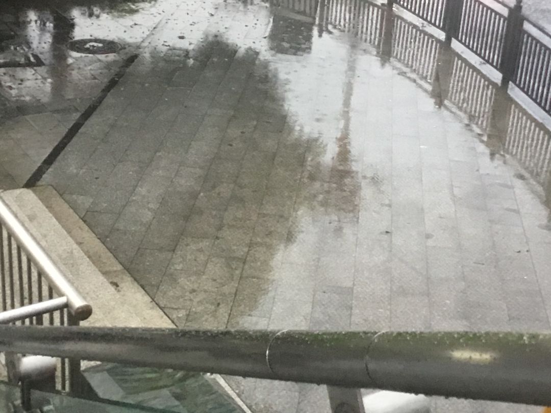 终于下雨了🌧️但是怎么走了这么多人 3