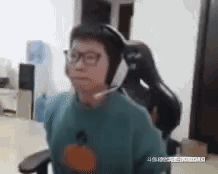 退游四年的老登买了个号截图