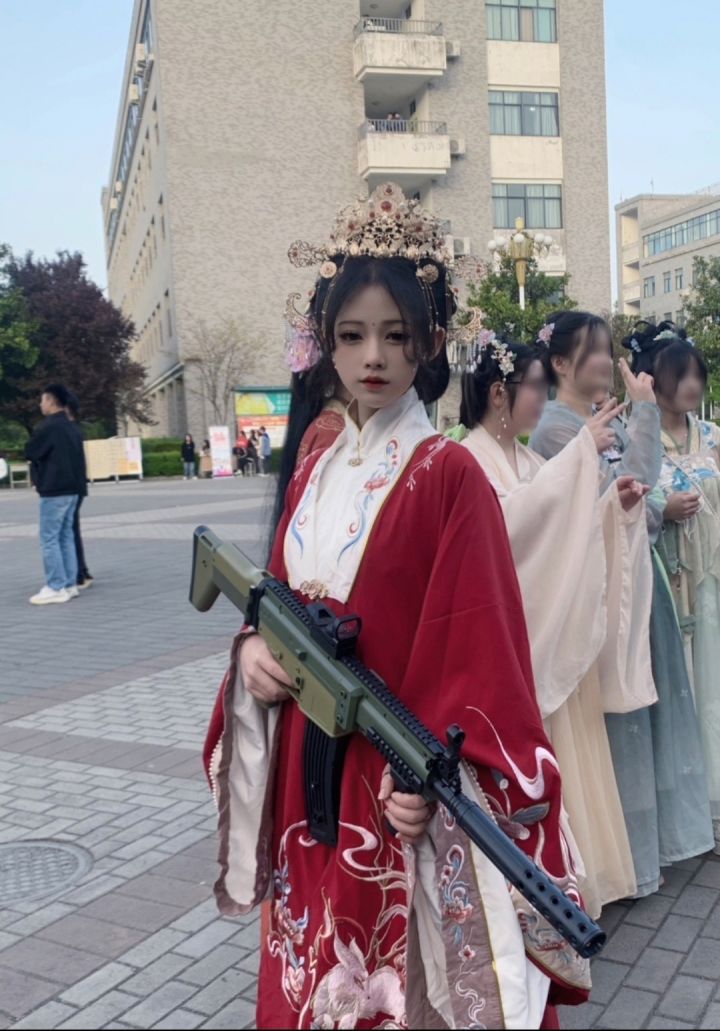 借个官服空弦截图