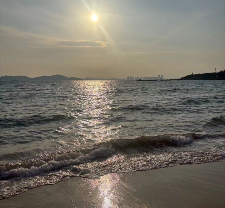 想和艾冻冻一起去海边截图