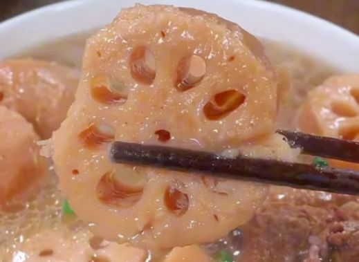 雪湖清淤滋养嫩藕,脆甜藕片藏潜山餐桌烟火 1