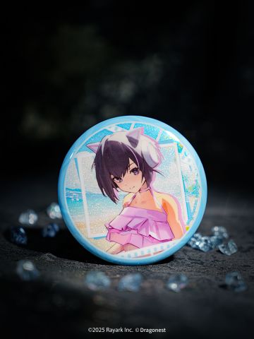 #青春纪念季 

【青春纪念季周边实拍展示】

✨这个夏天和伙伴们在天台的演奏，永远闪亮。

♬青春纪念季 角色徽章♫
Neko|雀|Vanessa|Deemo&Alice
材质：马口铁
工艺：双闪
规格：约75mm

*实拍照片因光线和设备等因素，可能存在色差等问题，效果仅供参考，请以实物为准。

青春纪念季系列周边火热售卖中，点击前往选购>>https://music